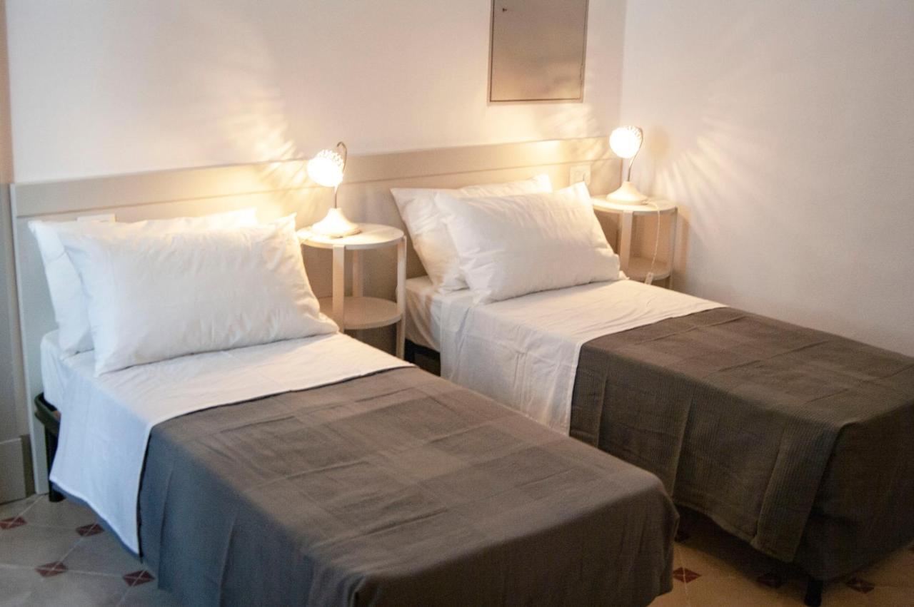 Le Finestre Su Porta Carrese - Luxury Rooms Матино Экстерьер фото